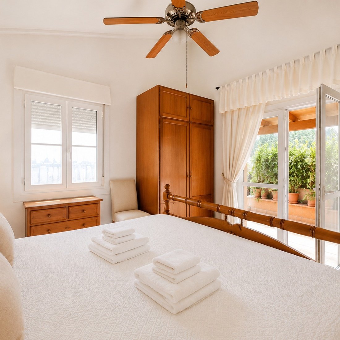 Villa Azahar habitación 3 ventanal